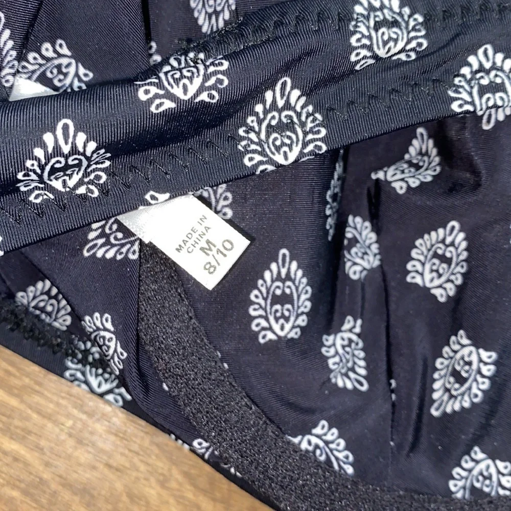 Vera Bradley bikini swimsuit size medium/large navy paisley